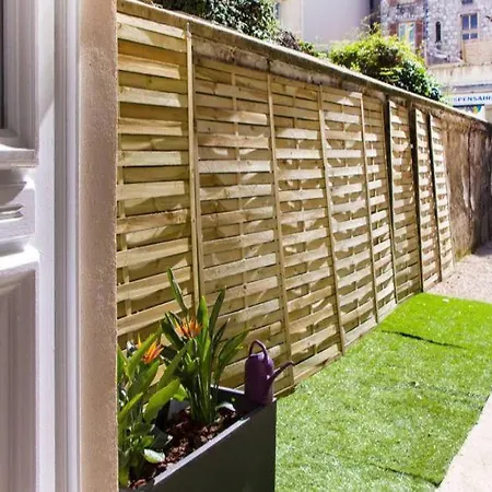Le Refuge Avec Terrasse Et Jardin, En Plein Centre-ville, Gare 5 Minutes A Pieds Nizza