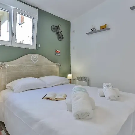 Le Refuge Avec Terrasse Et Jardin, En Plein Centre-ville, Gare 5 Minutes A Pieds Apartment *