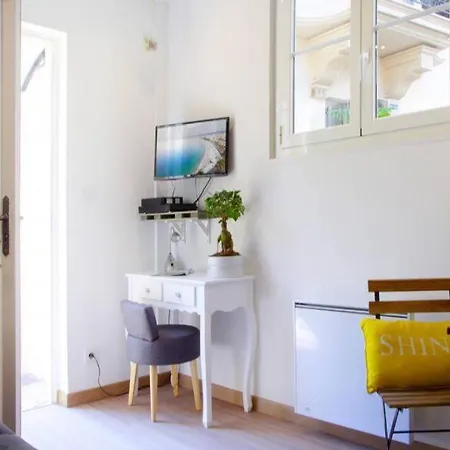Apartment Le Refuge Avec Terrasse Et Jardin, En Plein Centre-ville, Gare 5 Minutes A Pieds Nice